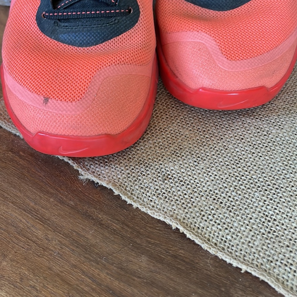 Nike - Picture 2 of 5